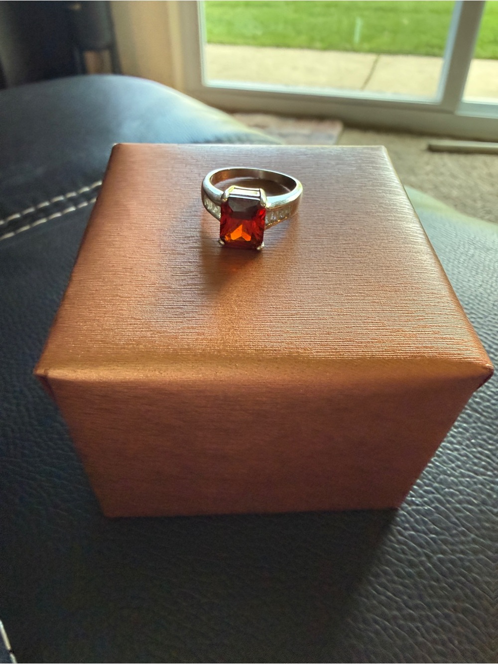 Women’s size 6.5  Sterling 925 Silver / Garnet Ruby Stone
4.86 Grams